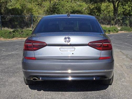 2017 Volkswagen Passat 1.8T R-Line