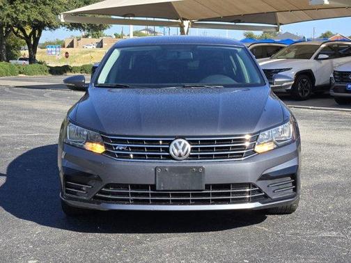 2017 Volkswagen Passat 1.8T R-Line