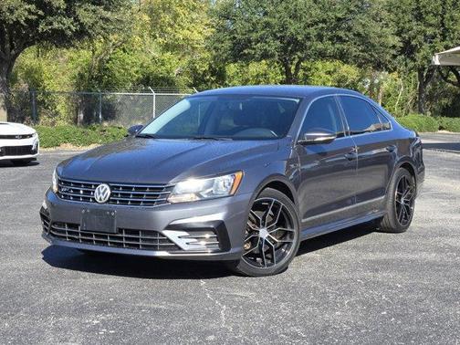 2017 Volkswagen Passat 1.8T R-Line
