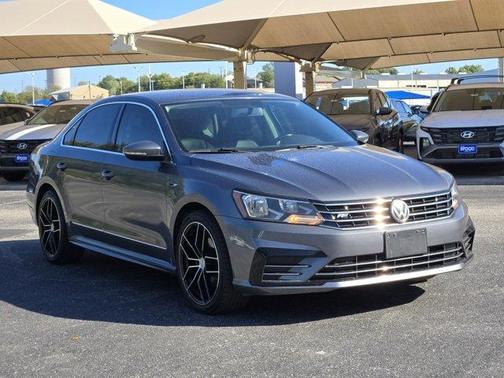 2017 Volkswagen Passat 1.8T R-Line