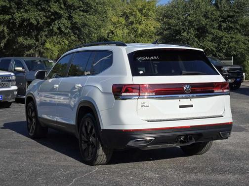 2024 Volkswagen Atlas 2.0T SE w/Technology