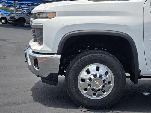 Summit White 2026 Chevrolet Silverado 3500 LT