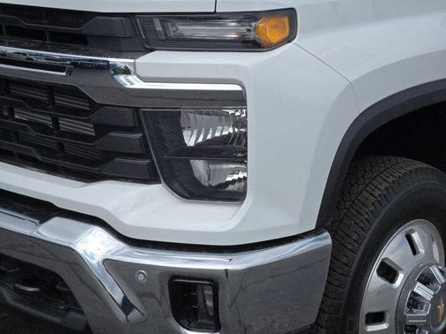 Summit White 2026 Chevrolet Silverado 3500 LT