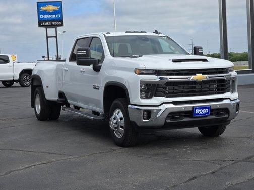 Summit White 2026 Chevrolet Silverado 3500 LT