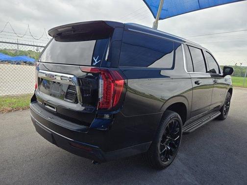 2022 GMC Yukon XL SLE