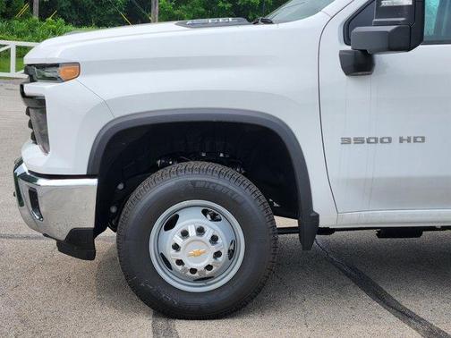 Summit White 2026 Chevrolet Silverado 3500 WT