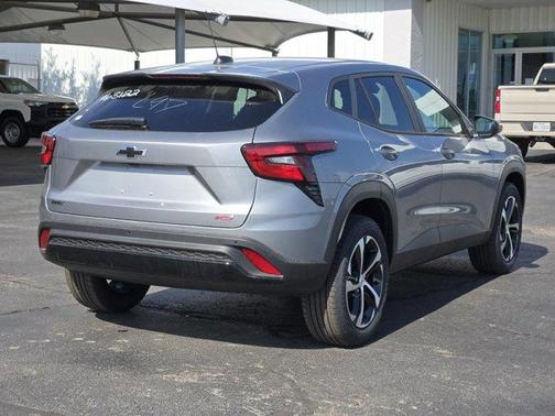 Sterling Gray Metallic 2026 Chevrolet Trax 1RS