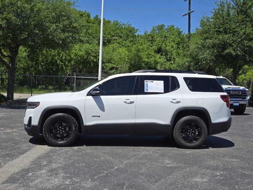2023 GMC Acadia AT4