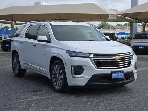Summit White 2023 Chevrolet Traverse Premier