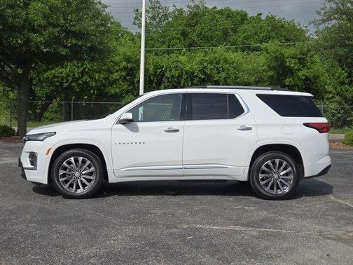 Summit White 2023 Chevrolet Traverse Premier