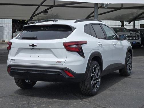 Summit White 2026 Chevrolet Trax 2RS