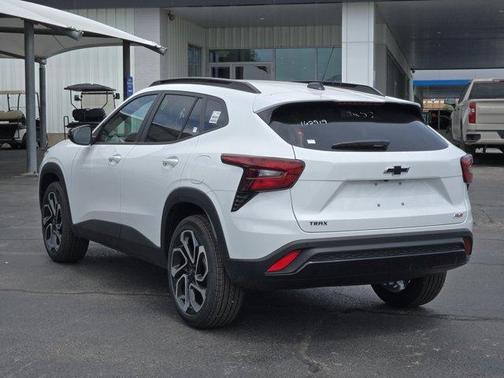 Summit White 2026 Chevrolet Trax 2RS