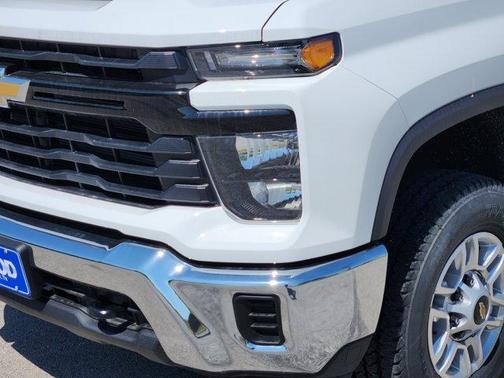 Summit White 2026 Chevrolet Silverado 2500 WT