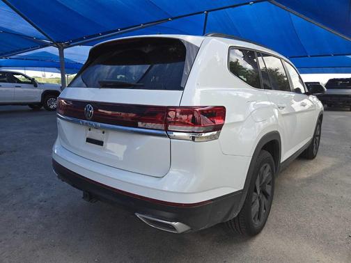 Pure White 2024 Volkswagen Atlas 2.0T SE w/Technology