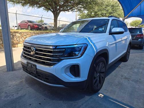Pure White 2024 Volkswagen Atlas 2.0T SE w/Technology