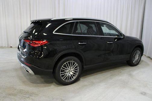 Obsidian 2026 Mercedes-Benz GLC 300 4MATIC