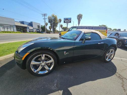 Envious (Emerald Green Metallic) 2008 Pontiac Solstice Convertible 2D