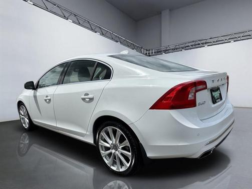 Ice White 2016 Volvo S60 Inscription T5 Drive-E Platinum