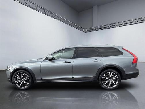 2017 Volvo V90 Cross Country T6