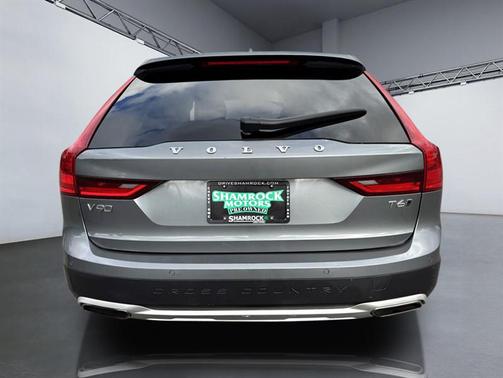 2017 Volvo V90 Cross Country T6