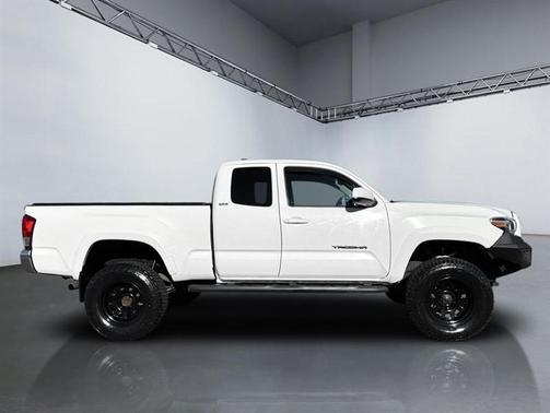 2016 Toyota Tacoma SR5