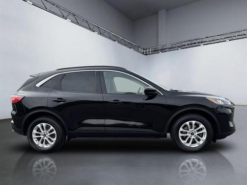 Agate Black Metallic 2020 Ford Escape SE