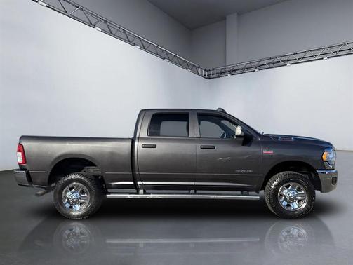 2019 RAM 2500 Tradesman Crew Cab 4x4 6'4' Box