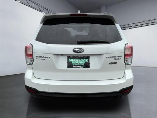 Crystal White Pearl 2017 Subaru Forester 2.5i Premium