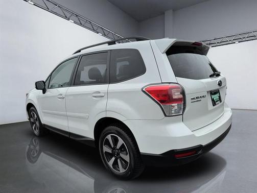 Crystal White Pearl 2017 Subaru Forester 2.5i Premium