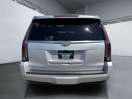 2018 Cadillac Escalade Luxury