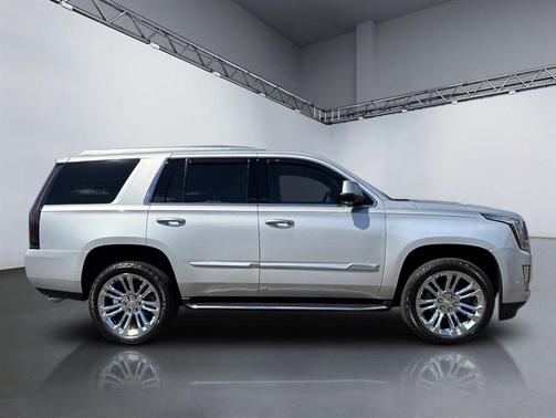 2018 Cadillac Escalade Luxury
