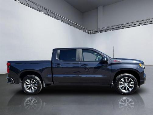 Dark Ash Metallic 2022 Chevrolet Silverado 1500 RST