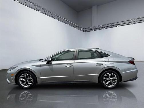 Shimmering Silver Pearl 2020 Hyundai SONATA SEL