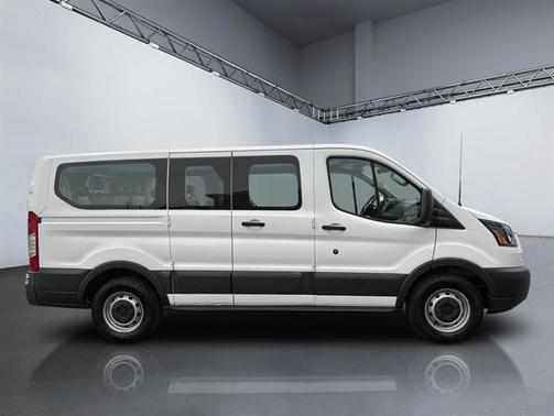 2017 Ford Transit-150 XL