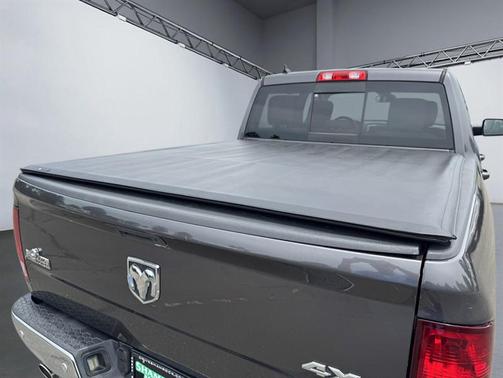 Granite Crystal Metallic Clearcoat 2016 RAM 1500 Big Horn