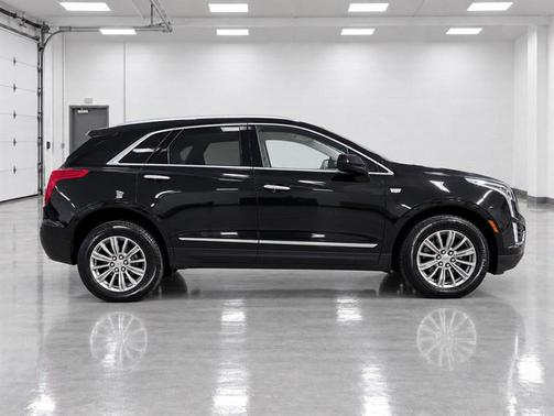 Stellar Black Metallic 2017 Cadillac XT5 Luxury