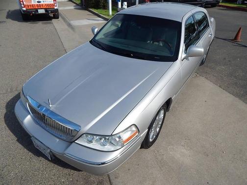 2011 Lincoln Town Car Signature