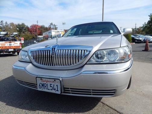 2011 Lincoln Town Car Signature