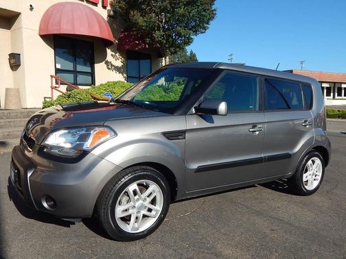Tan 2011 Kia Soul +