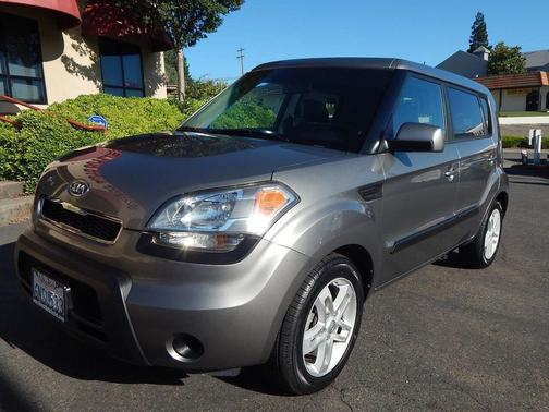 Tan 2011 Kia Soul +