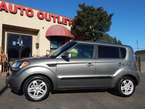 Tan 2011 Kia Soul +