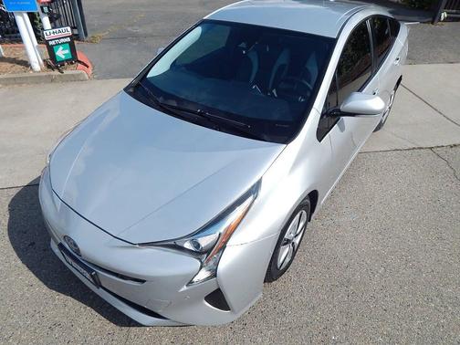 Classic Silver Metallic 2017 Toyota Prius Two