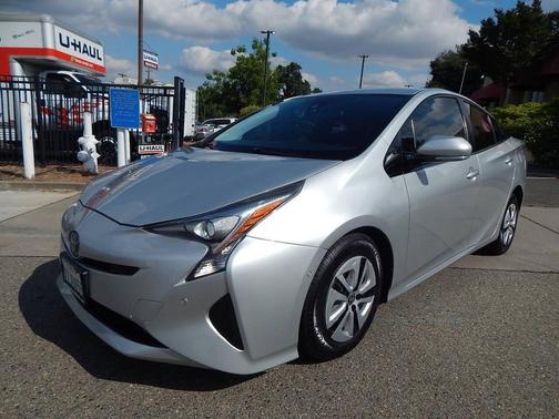 Classic Silver Metallic 2017 Toyota Prius Two