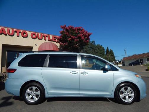 2015 Toyota Sienna LE