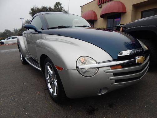 2006 Chevrolet SSR Base 2dr Regular Cab Convertible SB
