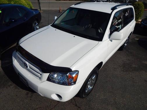 2004 Toyota Highlander Base