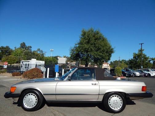 1987 Mercedes-Benz S-Class 560 SL 2dr Convertible
