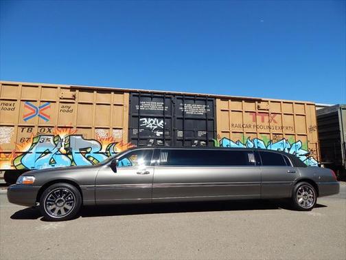 2004 Lincoln Town Car Executive