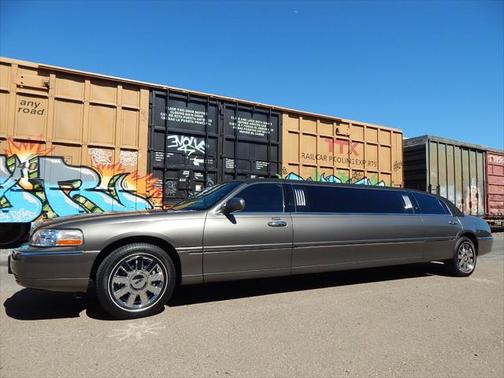 2004 Lincoln Town Car Executive