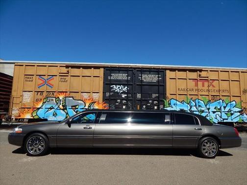 2004 Lincoln Town Car Executive